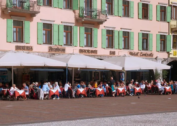 Hotel Centrale Riva del Garda